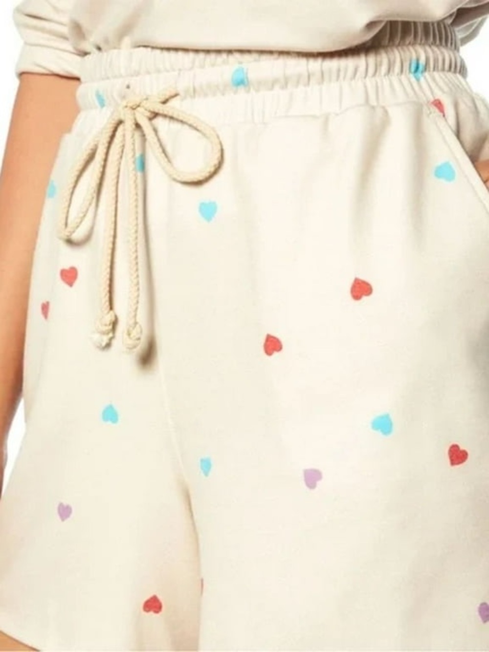 NWT Wildfox Cream Sweatshirt & Shorts Set with Multicolor Heart Print - Picture 4 of 7